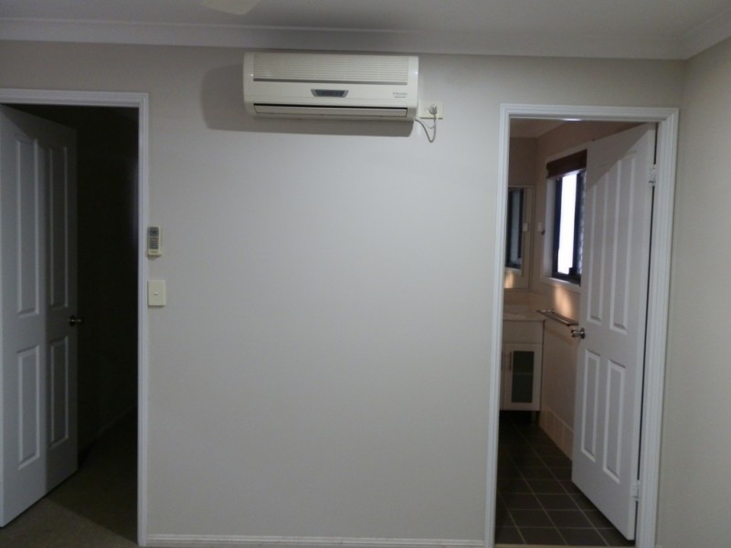 1/4 Charlton Street, Emerald QLD 4720