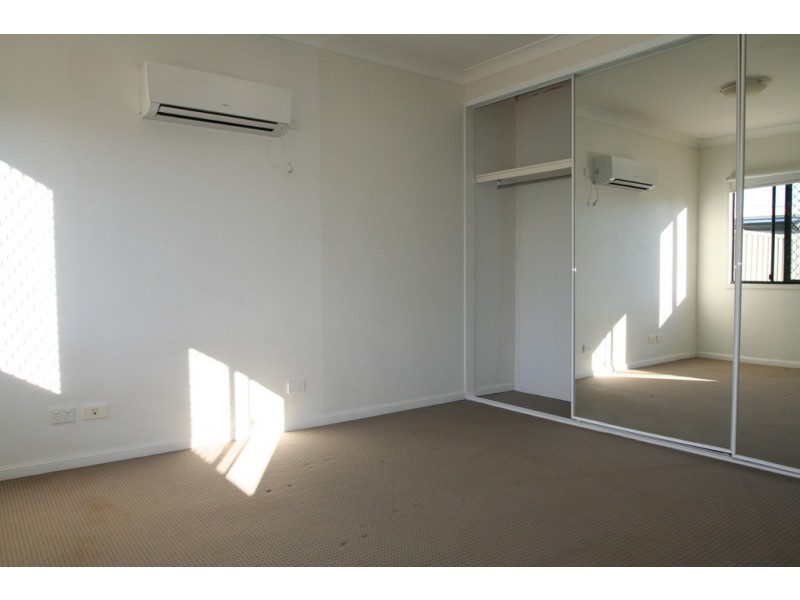 1 ROGERS STREET, Emerald QLD 4720