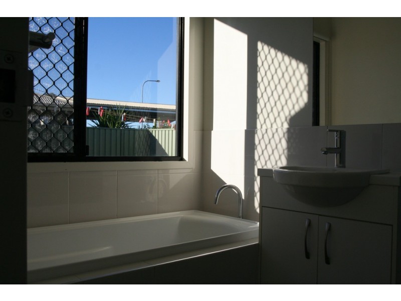 1 ROGERS STREET, Emerald QLD 4720