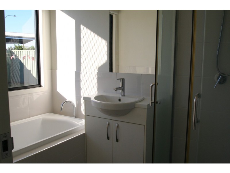 1 ROGERS STREET, Emerald QLD 4720