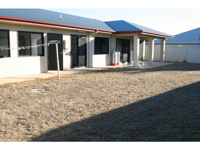 1 ROGERS STREET, Emerald QLD 4720