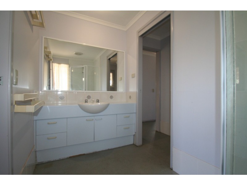 90 BAKER STREET, Emerald QLD 4720