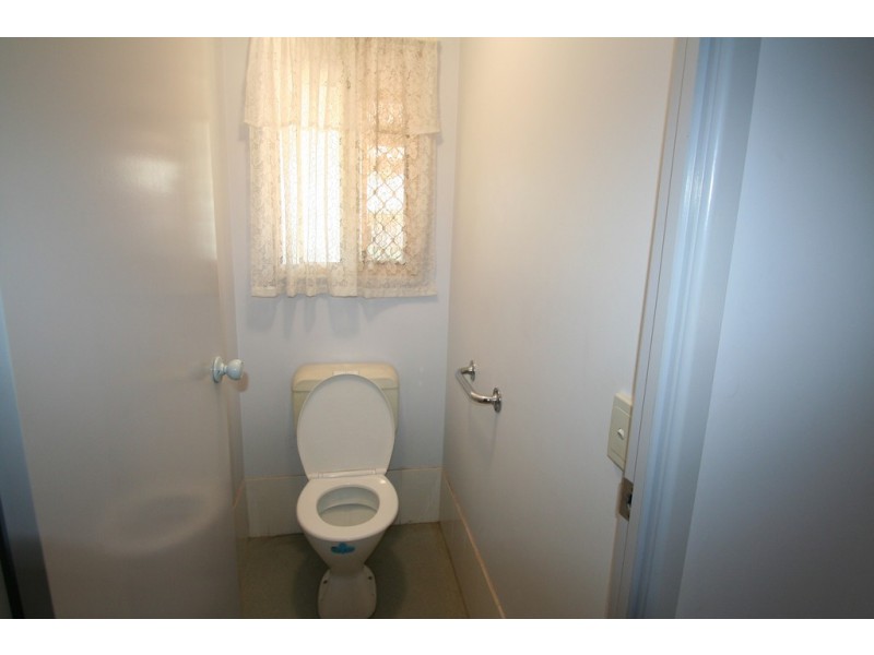 90 BAKER STREET, Emerald QLD 4720