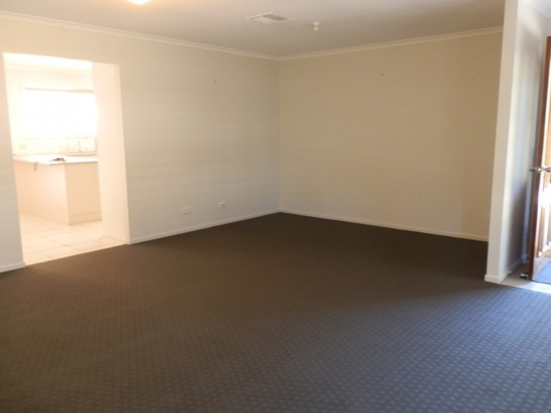 6 Edmonston Drive, Emerald QLD 4720