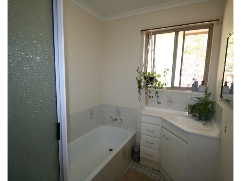 8 Wilby Place, Emerald QLD 4720