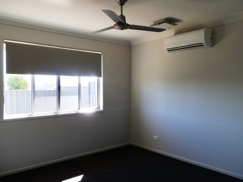 2 Singleton Court, Emerald QLD 4720