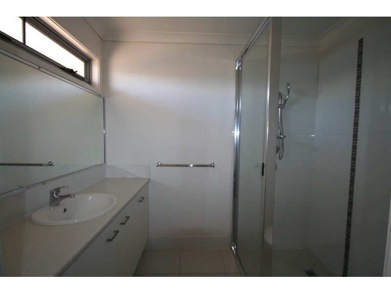 1/11 Eagle Street, Emerald QLD 4720