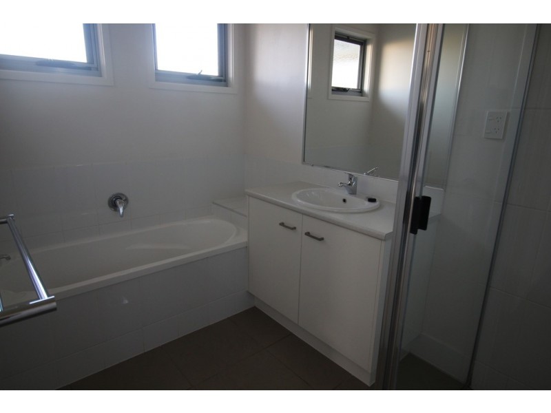 1/12 Eagle Street, Emerald QLD 4720