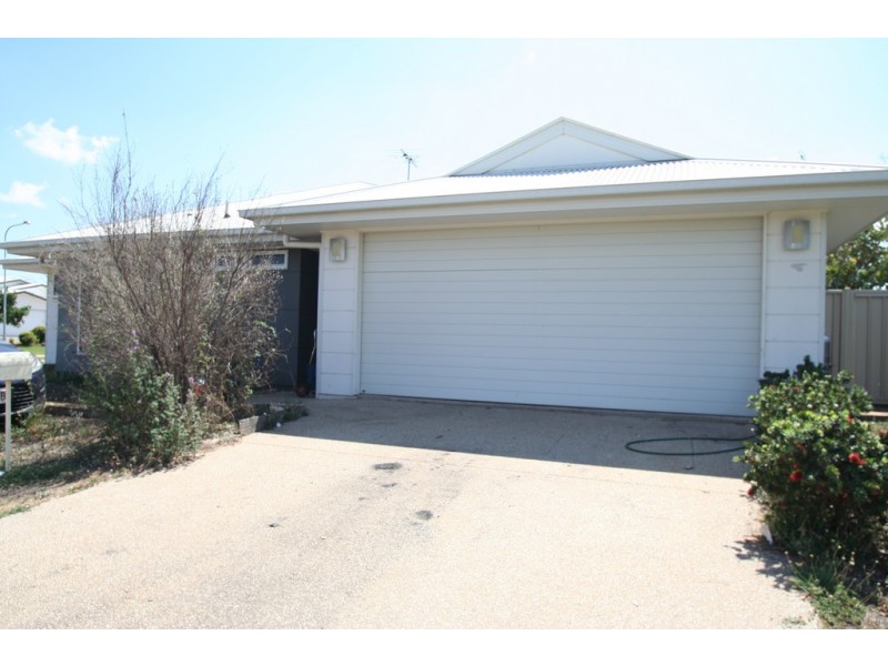 1/38 Lakeside Drive, Emerald QLD 4720