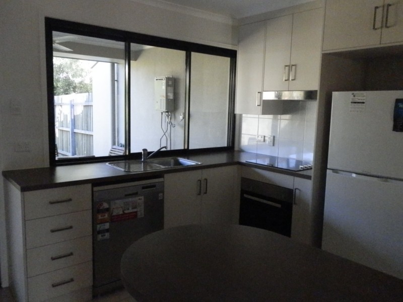 2/16 Riverview Street, Emerald QLD 4720