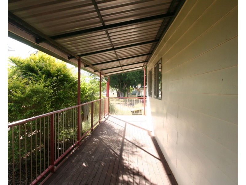 20 Diamond Avenue, Emerald QLD 4720