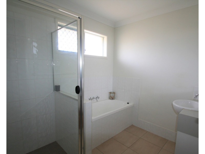 29 Lakeside Drive, Emerald QLD 4720