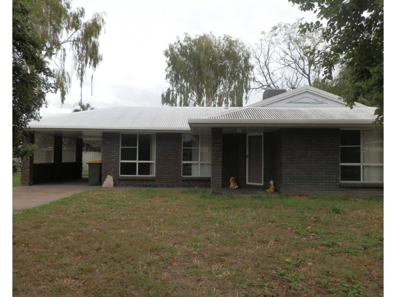 8 Crystal Court, Emerald QLD 4720