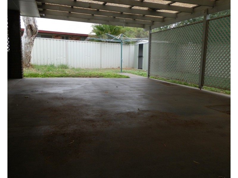 8 Crystal Court, Emerald QLD 4720