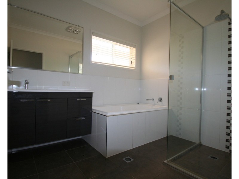 28 Slack Drive, Emerald QLD 4720