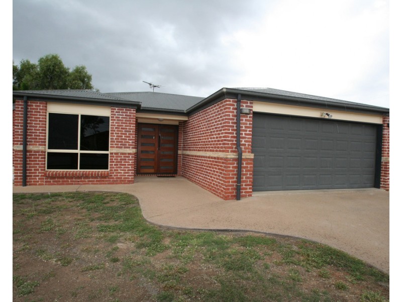 18 Vicki Close, Emerald QLD 4720