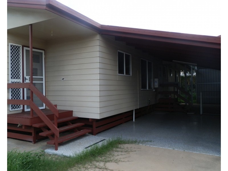 1/2 Roberts Street, Emerald QLD 4720