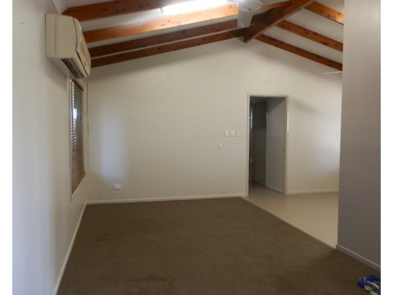 1/2 Roberts Street, Emerald QLD 4720