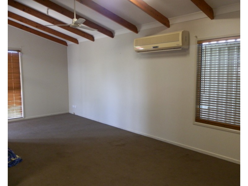 1/2 Roberts Street, Emerald QLD 4720
