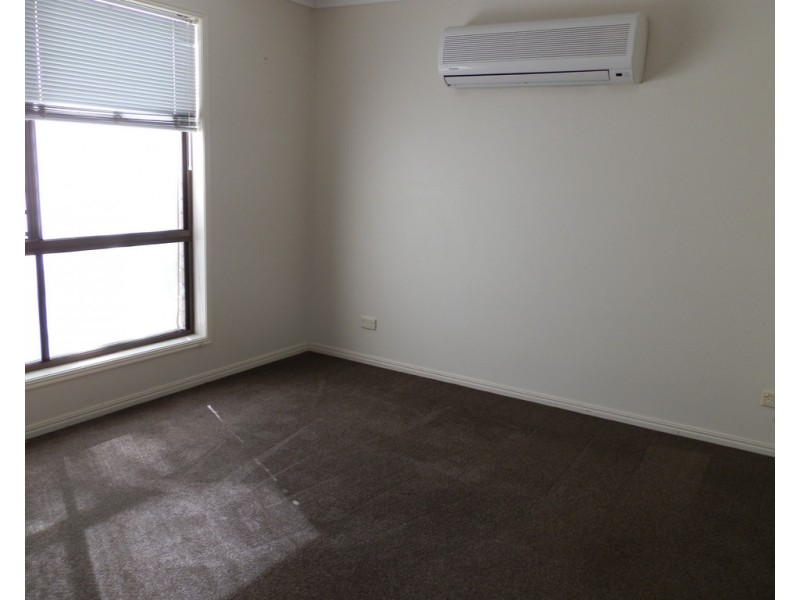 3 Crystal Court, Emerald QLD 4720