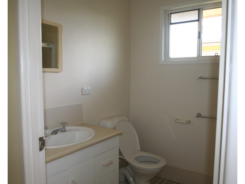 8/145 Egerton Street, Emerald QLD 4720