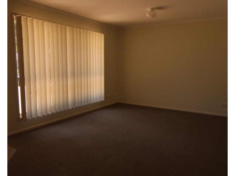 3 GALLAGHER PLACE, Emerald QLD 4720