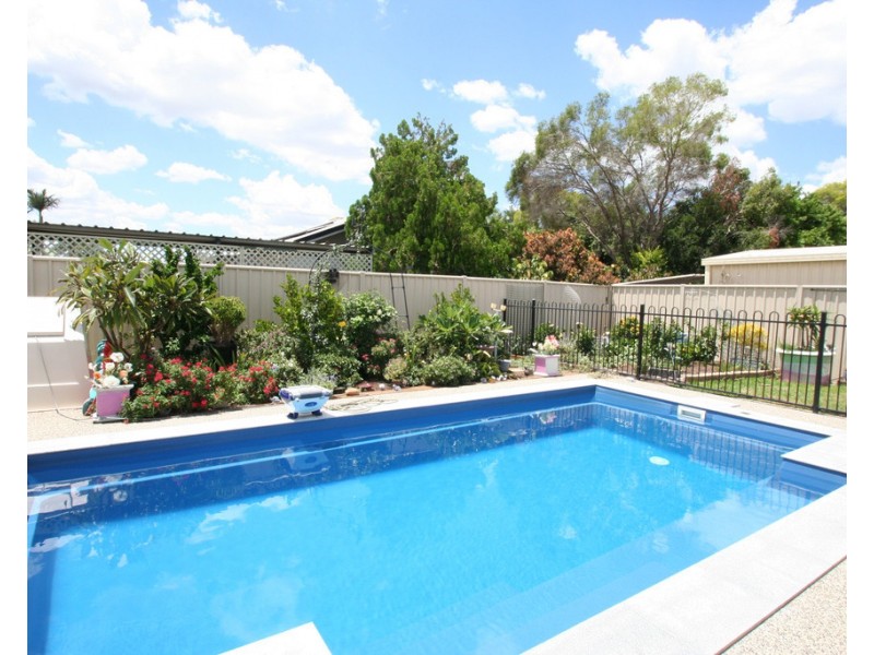 6 Highland Court, Emerald QLD 4720