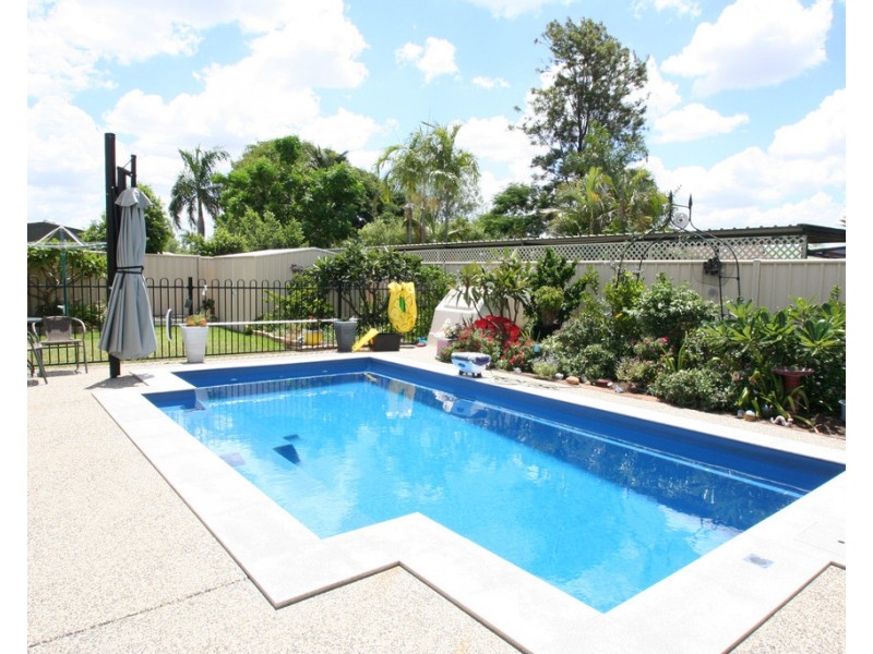 6 Highland Court, Emerald QLD 4720