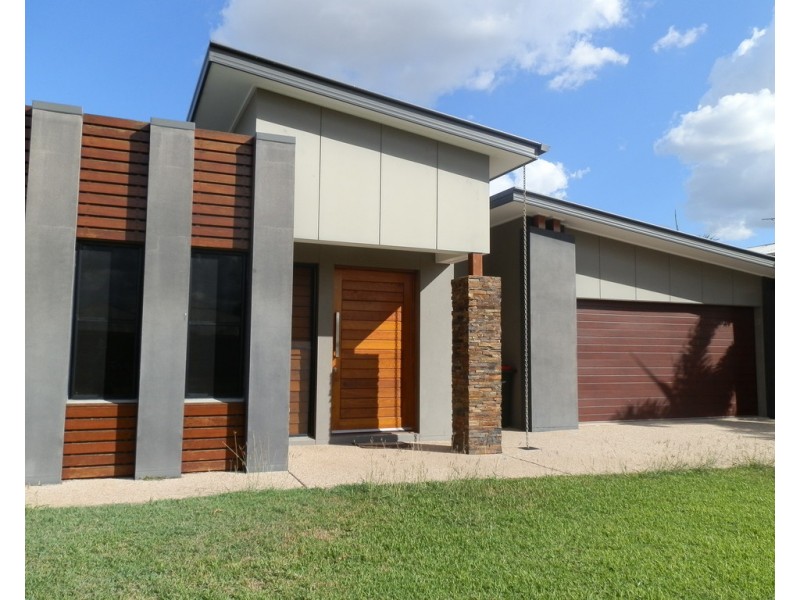 11 Carrington Place, Emerald QLD 4720