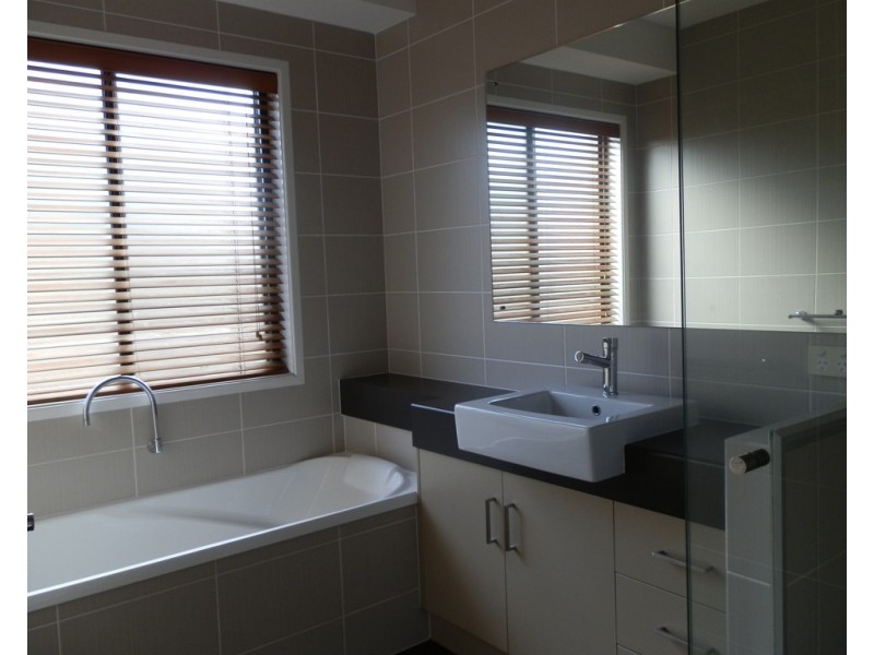 11 Carrington Place, Emerald QLD 4720