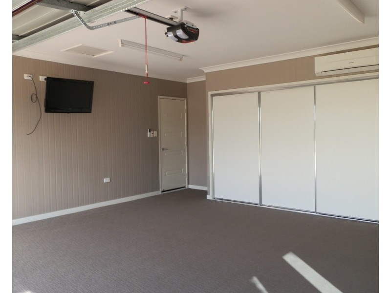 11 Carrington Place, Emerald QLD 4720