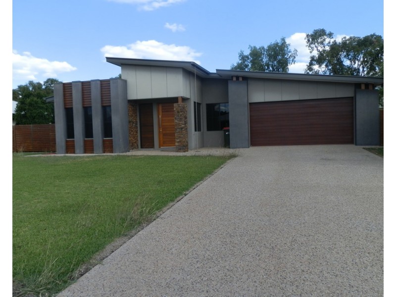 11 Carrington Place, Emerald QLD 4720