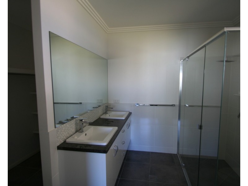 11 Sandown Street, Emerald QLD 4720