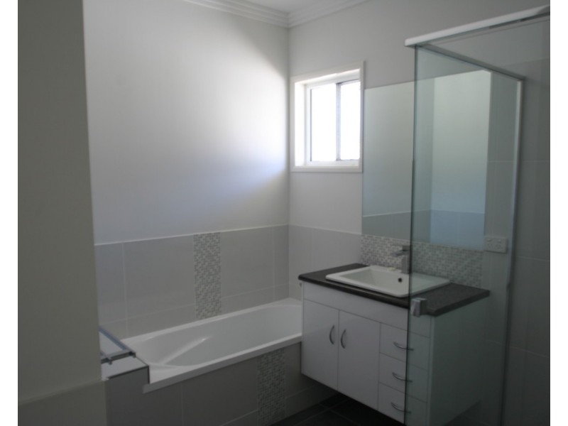 11 Sandown Street, Emerald QLD 4720