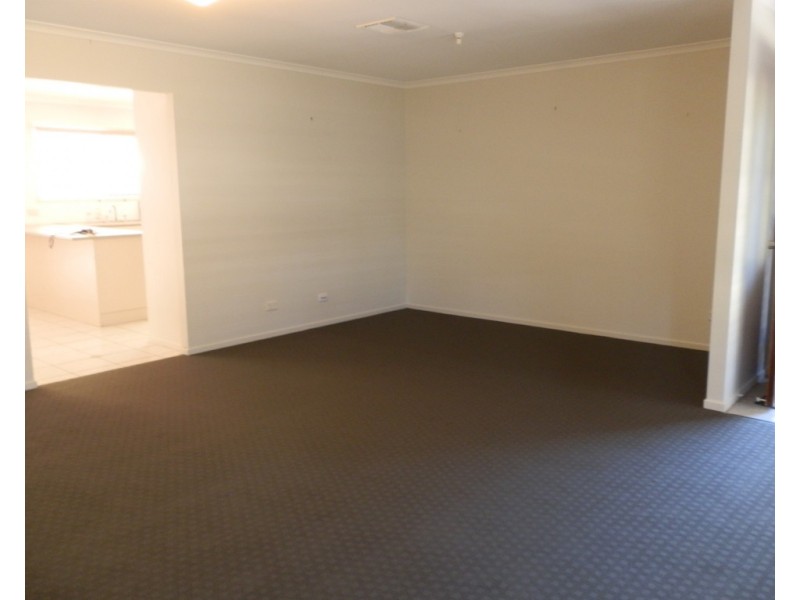 6 Edmonston Drive, Emerald QLD 4720