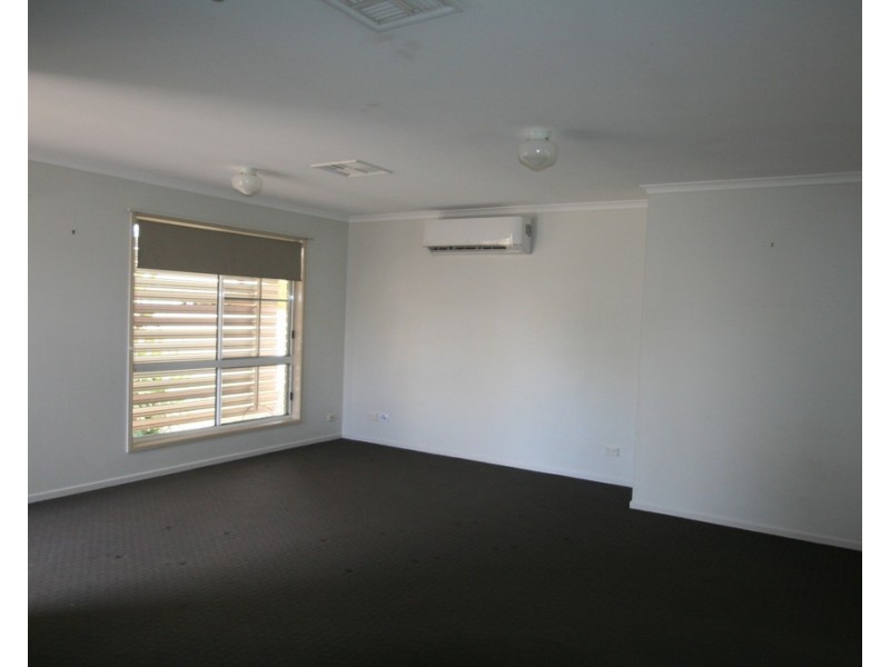 6 Edmonston Drive, Emerald QLD 4720