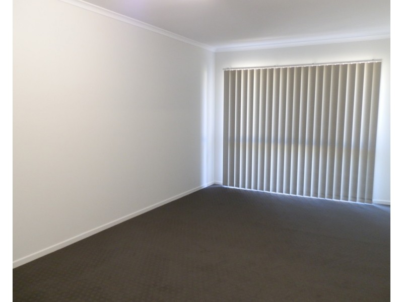 6 Edmonston Drive, Emerald QLD 4720