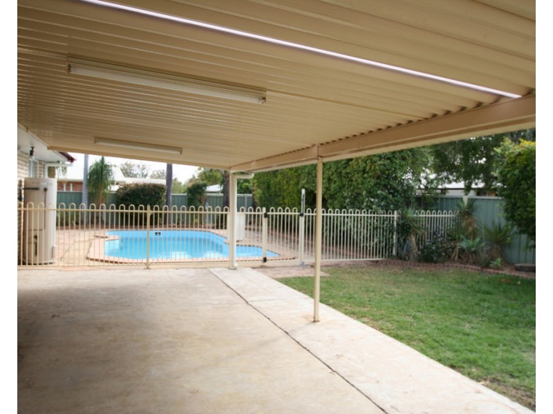6 Edmonston Drive, Emerald QLD 4720