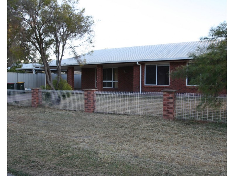 42 DAWN CRESCENT, Emerald QLD 4720