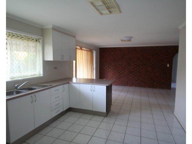 42 DAWN CRESCENT, Emerald QLD 4720