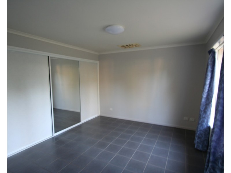 42 DAWN CRESCENT, Emerald QLD 4720