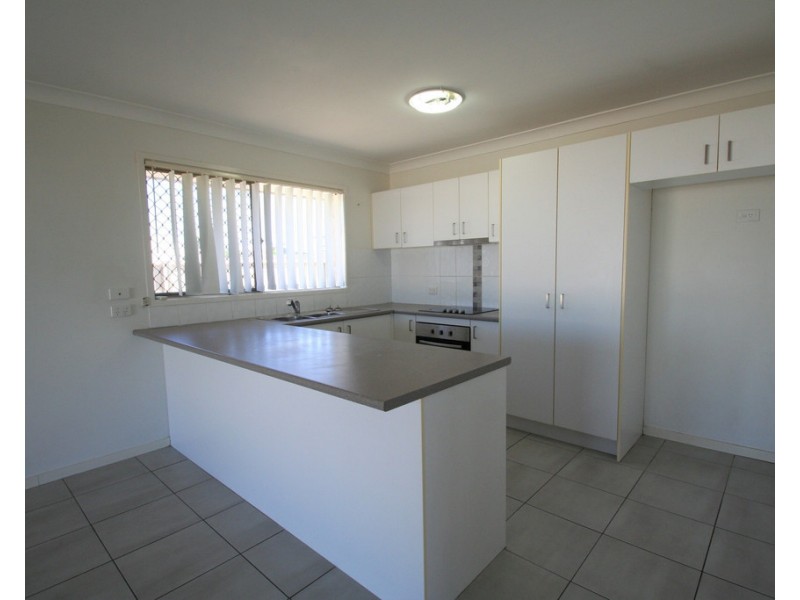 10 Lakeside Drive, Emerald QLD 4720
