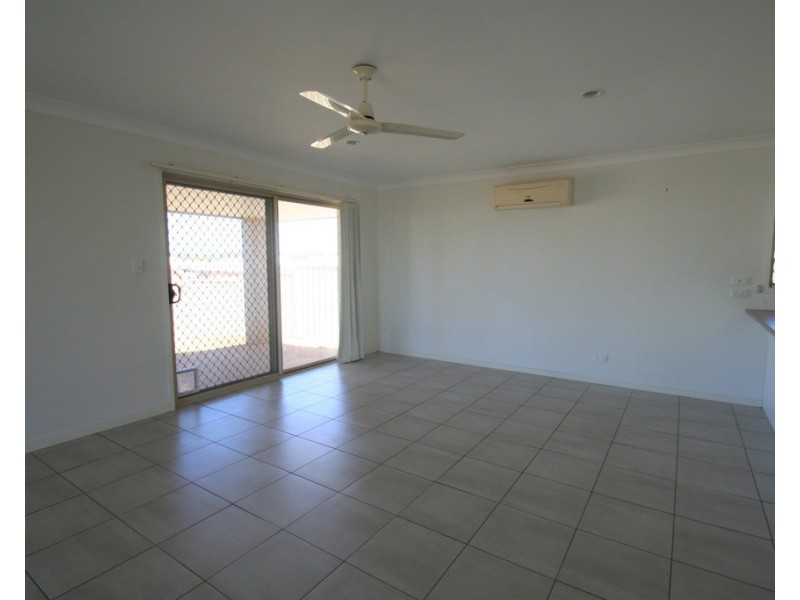 10 Lakeside Drive, Emerald QLD 4720