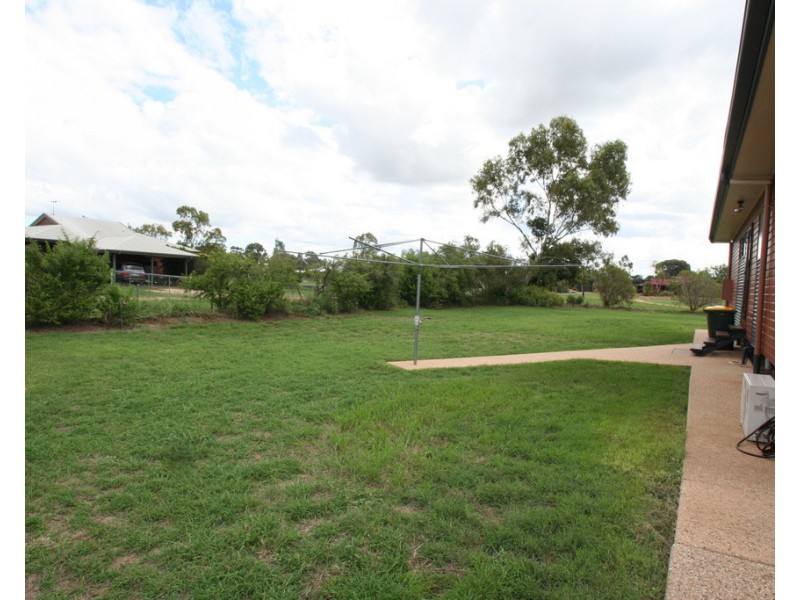40 Edgewood Drive, Emerald QLD 4720