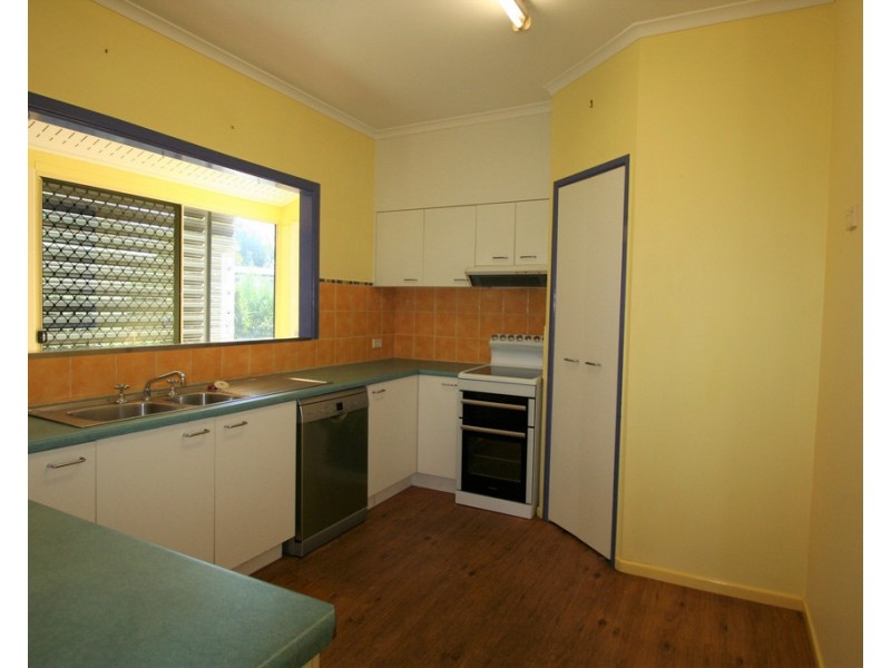 2 Andrew Place, Emerald QLD 4720