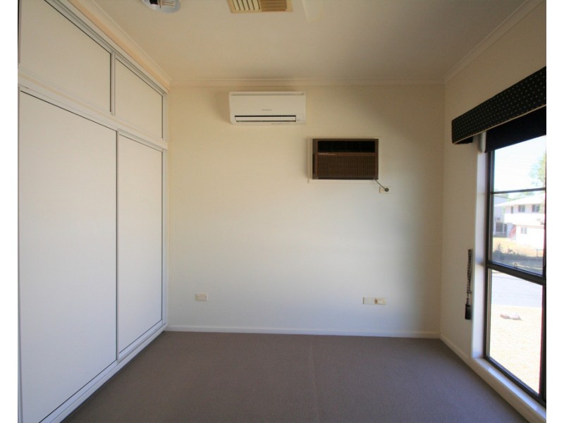 2 Andrew Place, Emerald QLD 4720