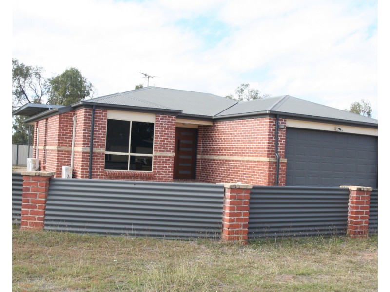 18 Vicki Close, Emerald QLD 4720