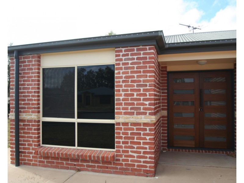 18 Vicki Close, Emerald QLD 4720