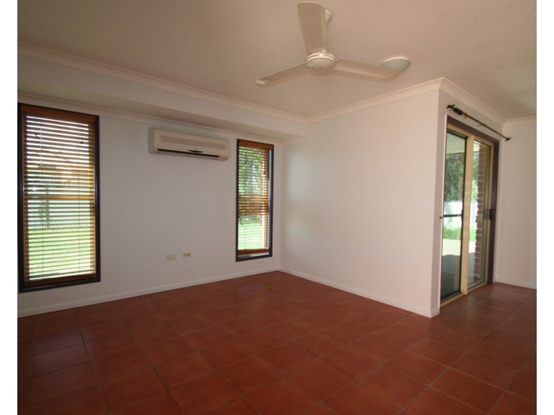 18 Vicki Close, Emerald QLD 4720