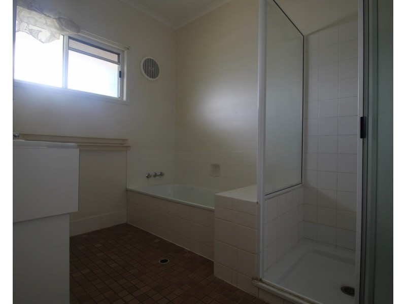 6 Colleen Avenue, Emerald QLD 4720